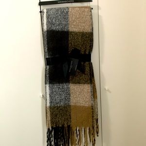 Magaschoni throw blanket NWT